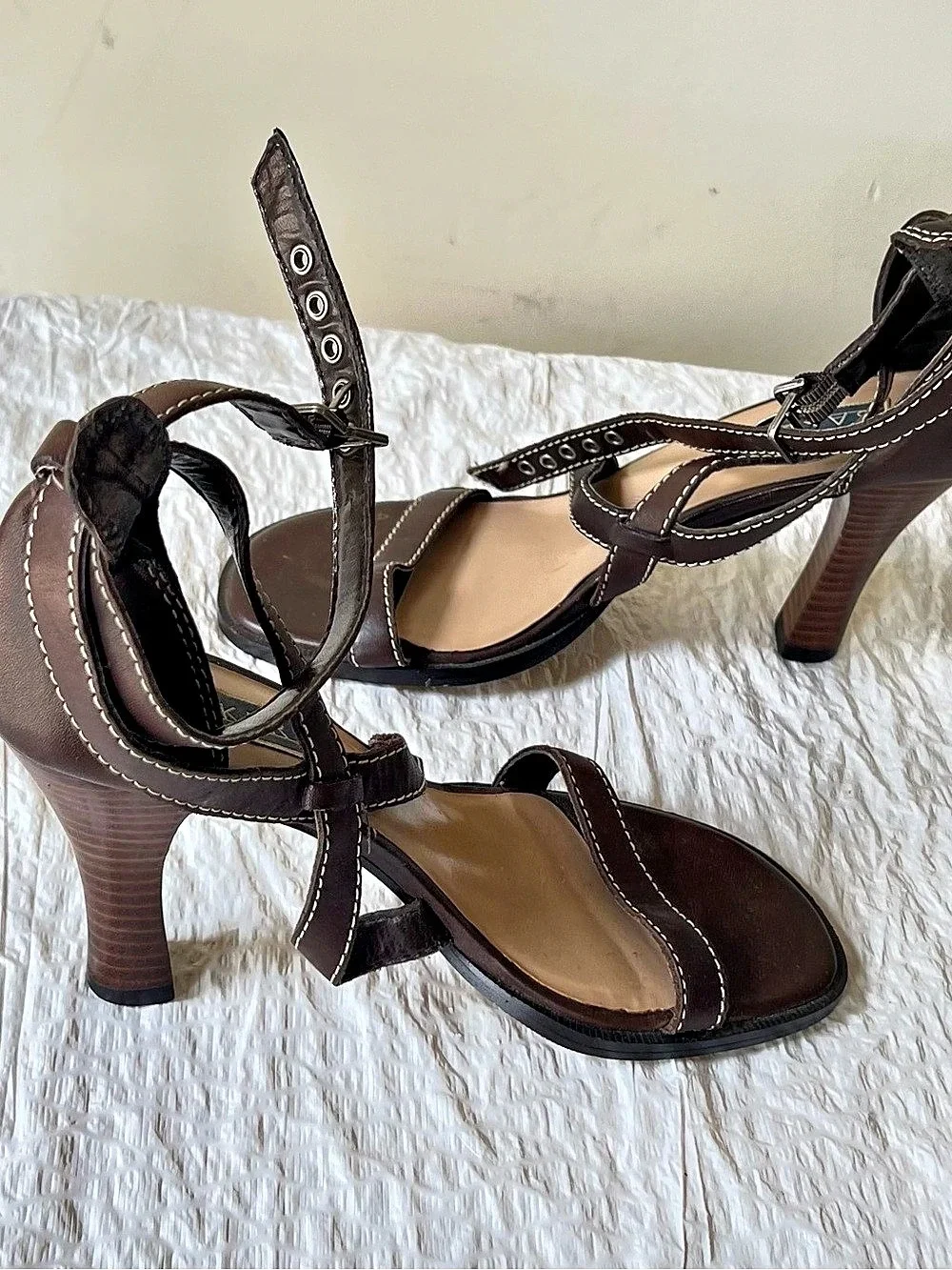 Bakers Roundabout Brown Strappy Heeled Sandals US 6.5